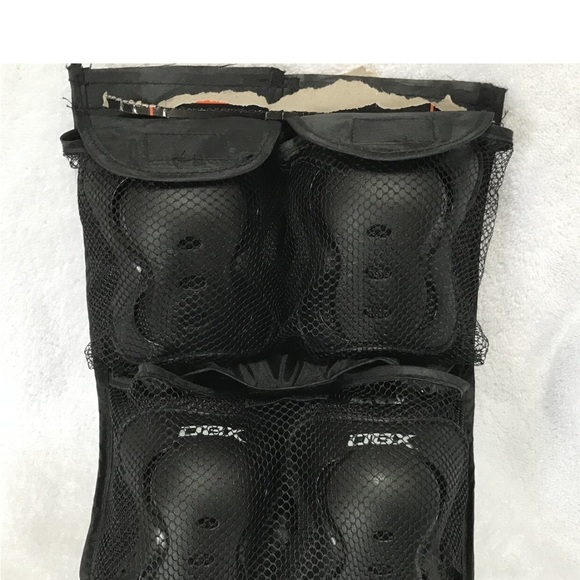 DBX Youth Inline Skating set for elbows knees wrists black Size Medium One Size - Picture 7 of 9